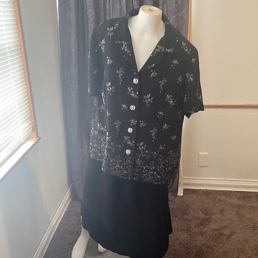 Leslie Faye WP Vintage short sleeves jacket Floral skirt set, size 20WP